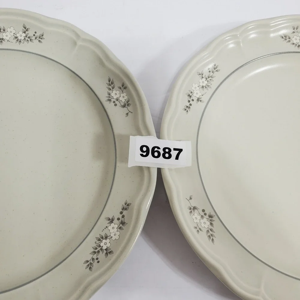Pfaltzgraff Heirloom Dinner‎ Plates Set of 2 Gray Floral Country Style Scalloped
